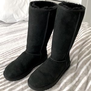 Women UGG Classic Tall in Black